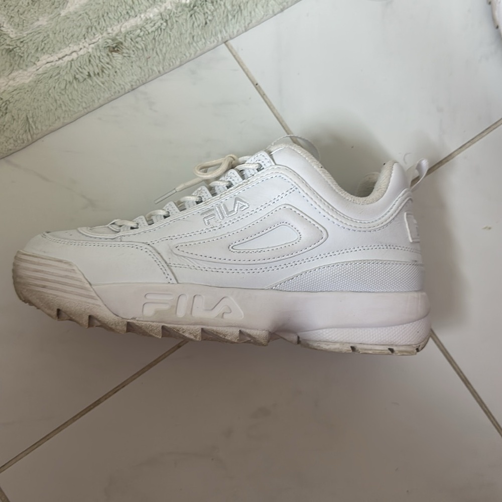 Fila Disruptor leather  White Sneaker size 9 Euc - Picture 2 of 6